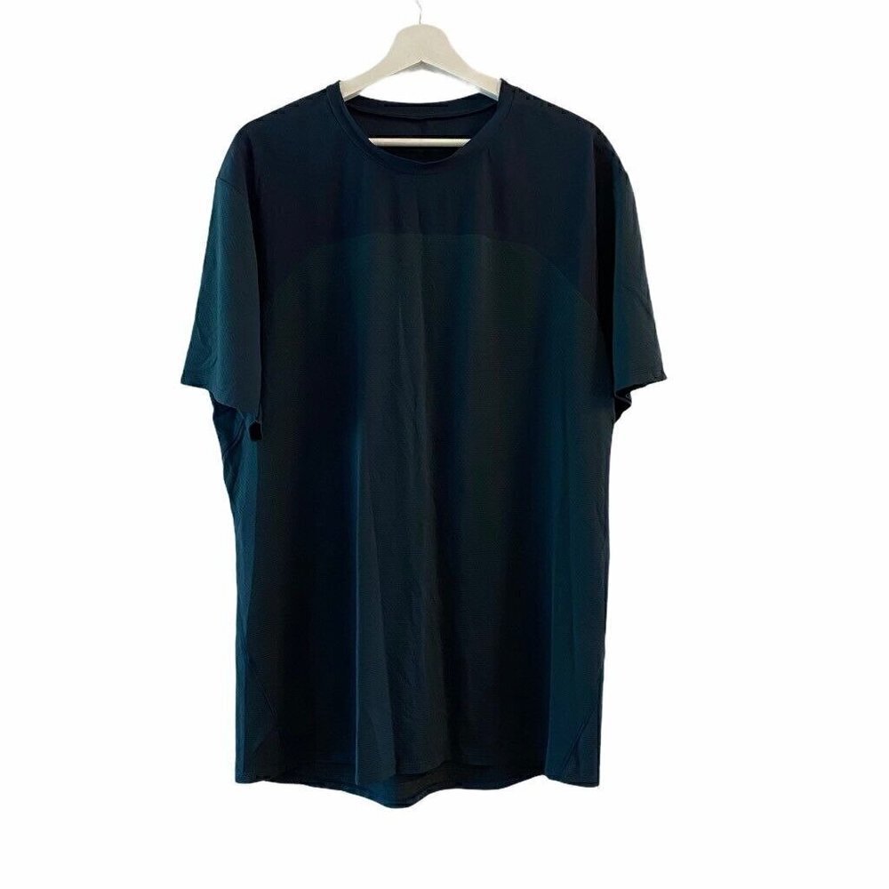 Lululemon Athletica Men's Activewear T-Shirt Black Gray Color Block Crew Large